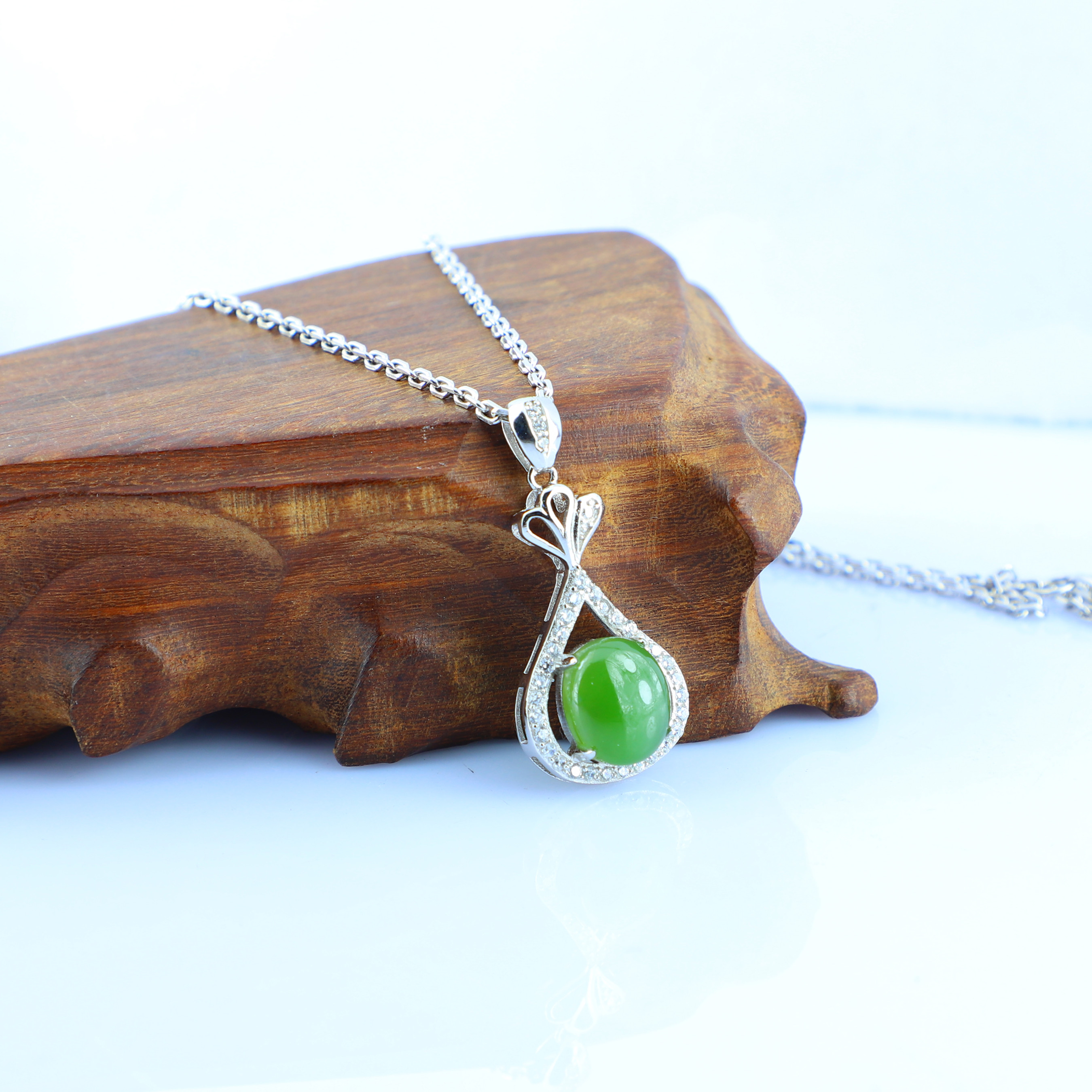 P10845 Nephrite Pendant