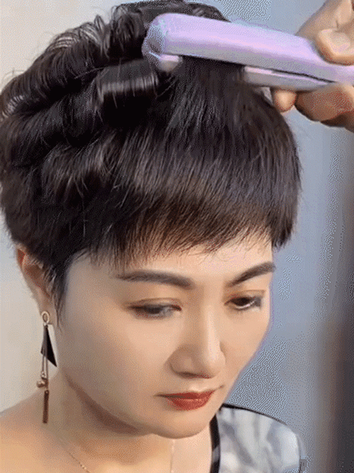 Heats to 200°C in 30 seconds⚡Perfect Hair Anywhere, Anytime🎨Straight and curly dual-purpose curling rod🔥 Ceramic coated plates – negative ions for smooth, shiny hair