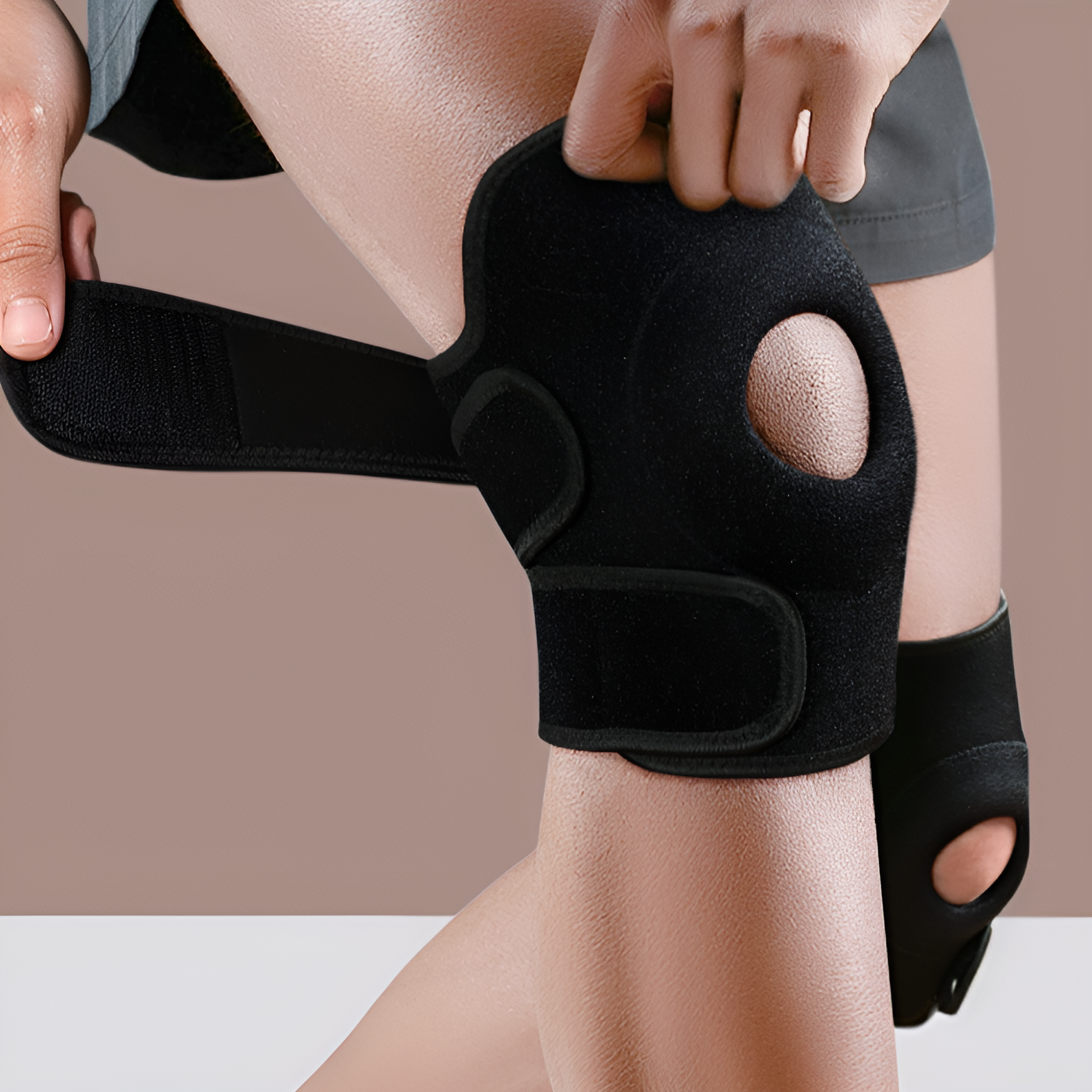 Breathable and lightweight knee pads for outdoor sports