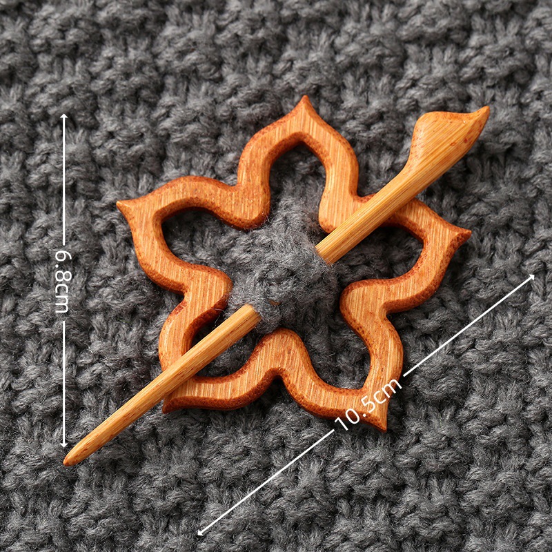 🔥Brooch pin with wooden animal pattern (sweater clip)