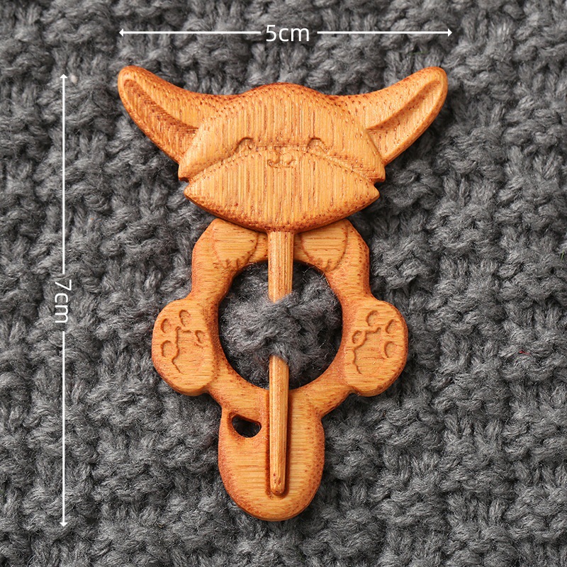 🔥Brooch pin with wooden animal pattern (sweater clip)