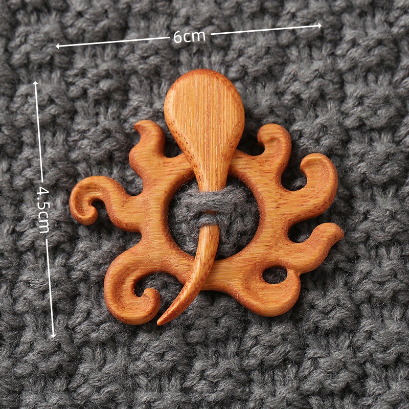 🔥Brooch pin with wooden animal pattern (sweater clip)