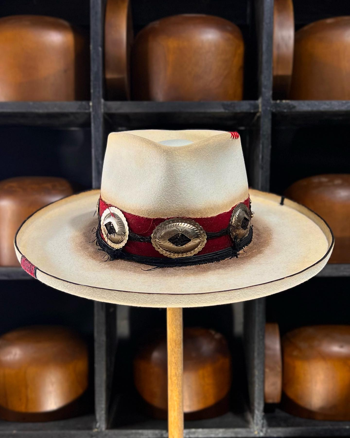 White Fedora – Crimson Confidence