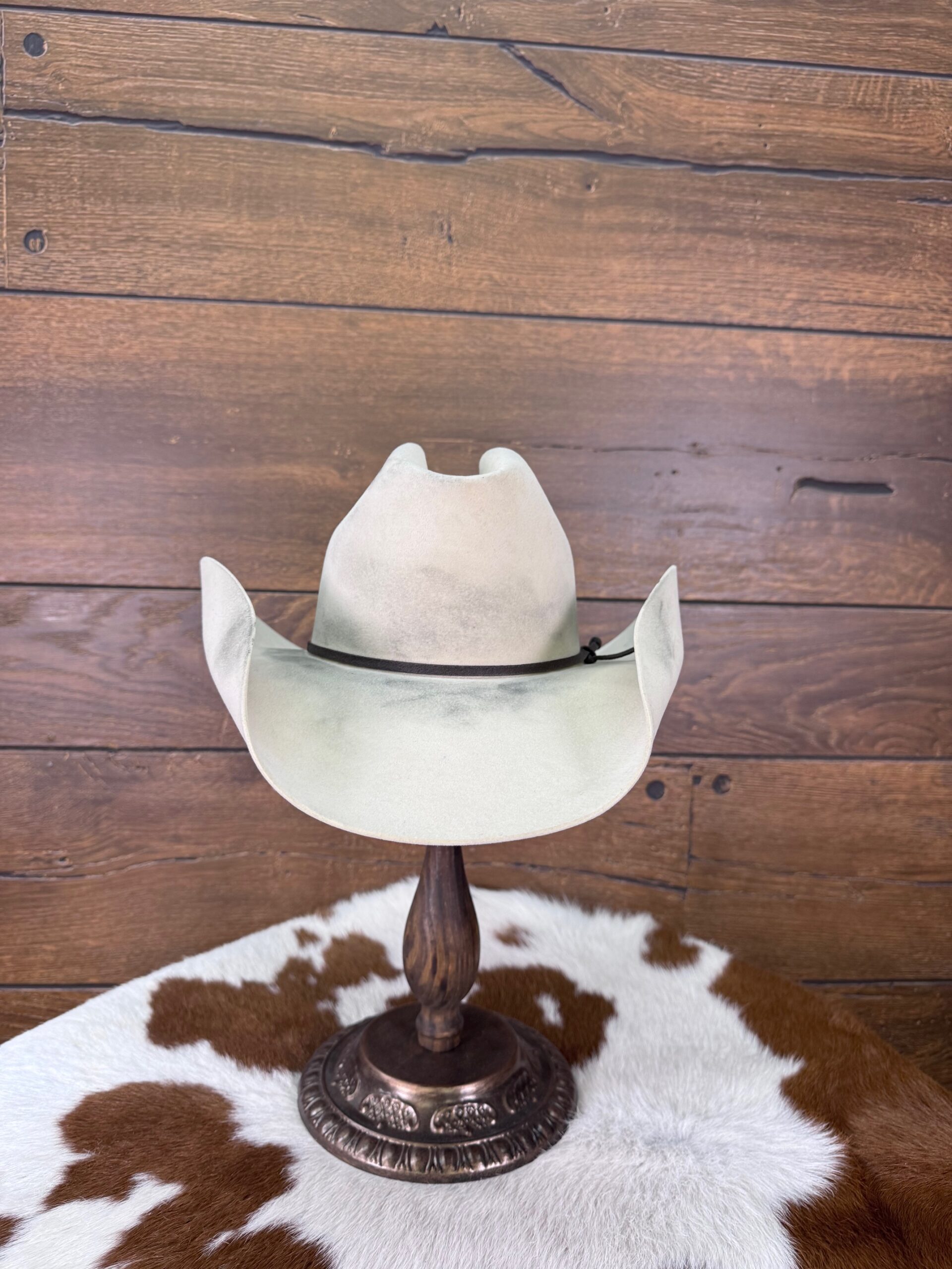 Sloped Cattleman w/cutter dents in Beaver