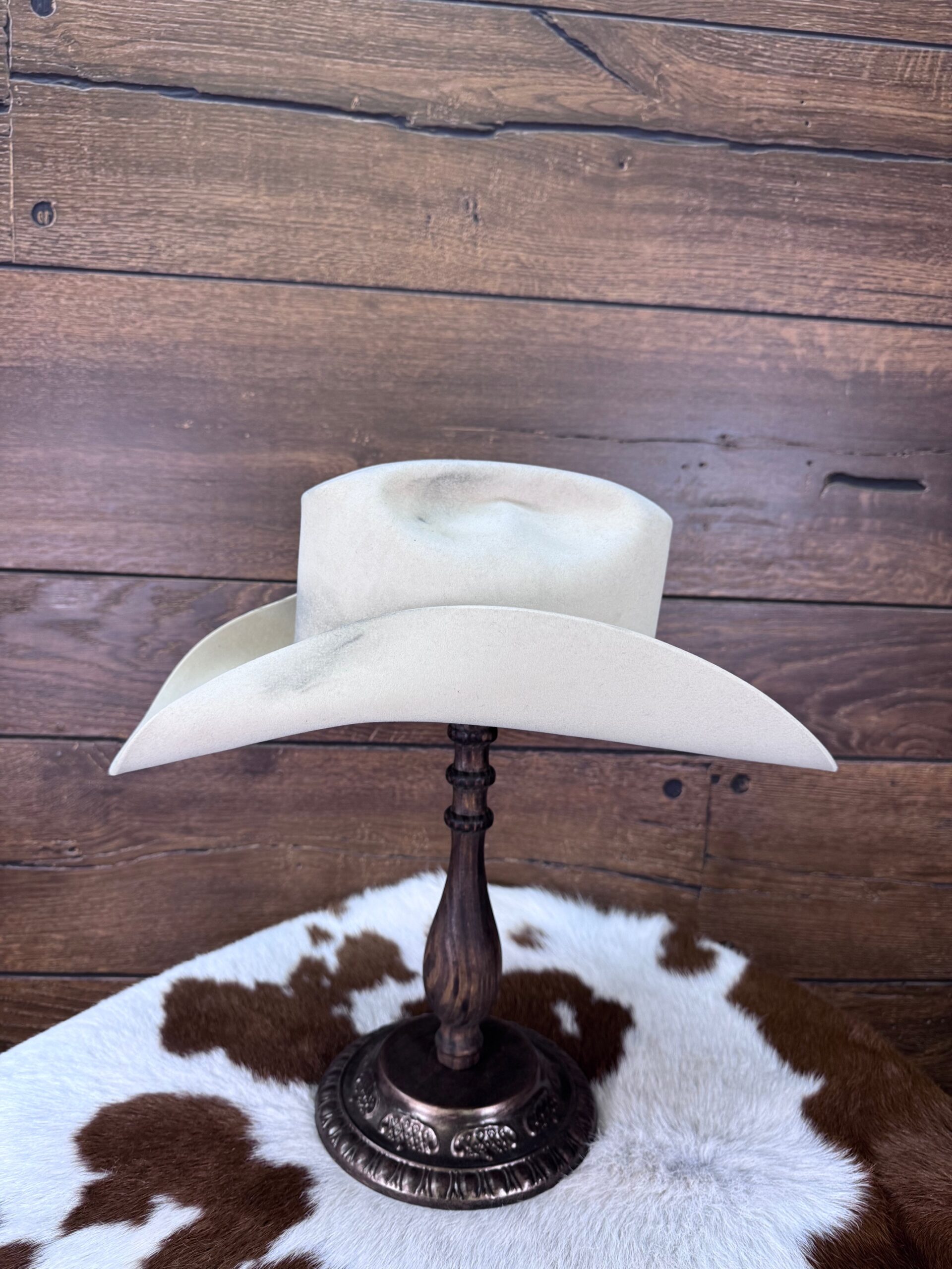 Sloped Cattleman w/cutter dents in Beaver
