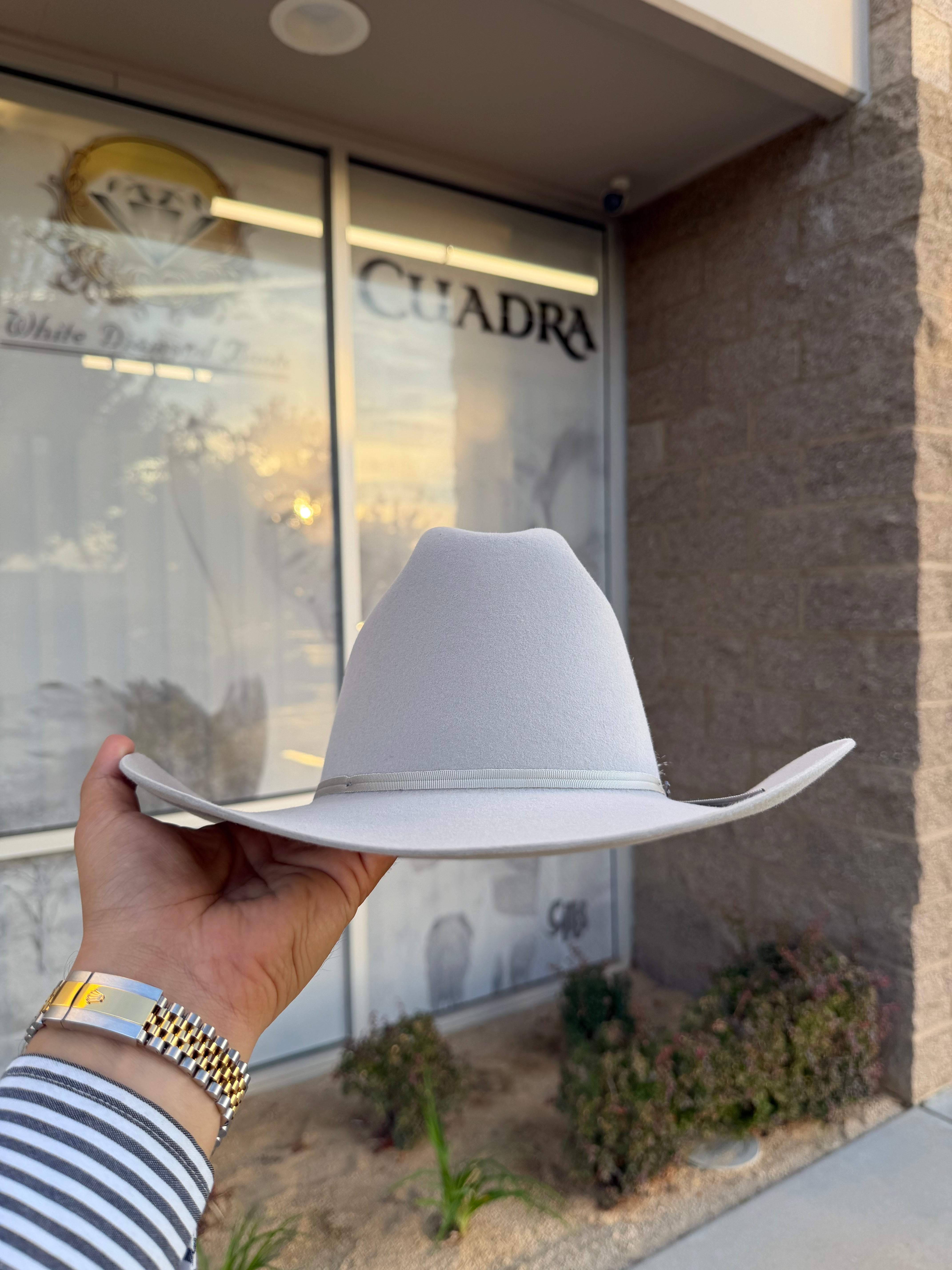 S.T 6x Spartan Mist Grey Cowboy Felt Hat Sinaloa (Copa Chica Falda/Brim 3.5") (Pluma Negra)