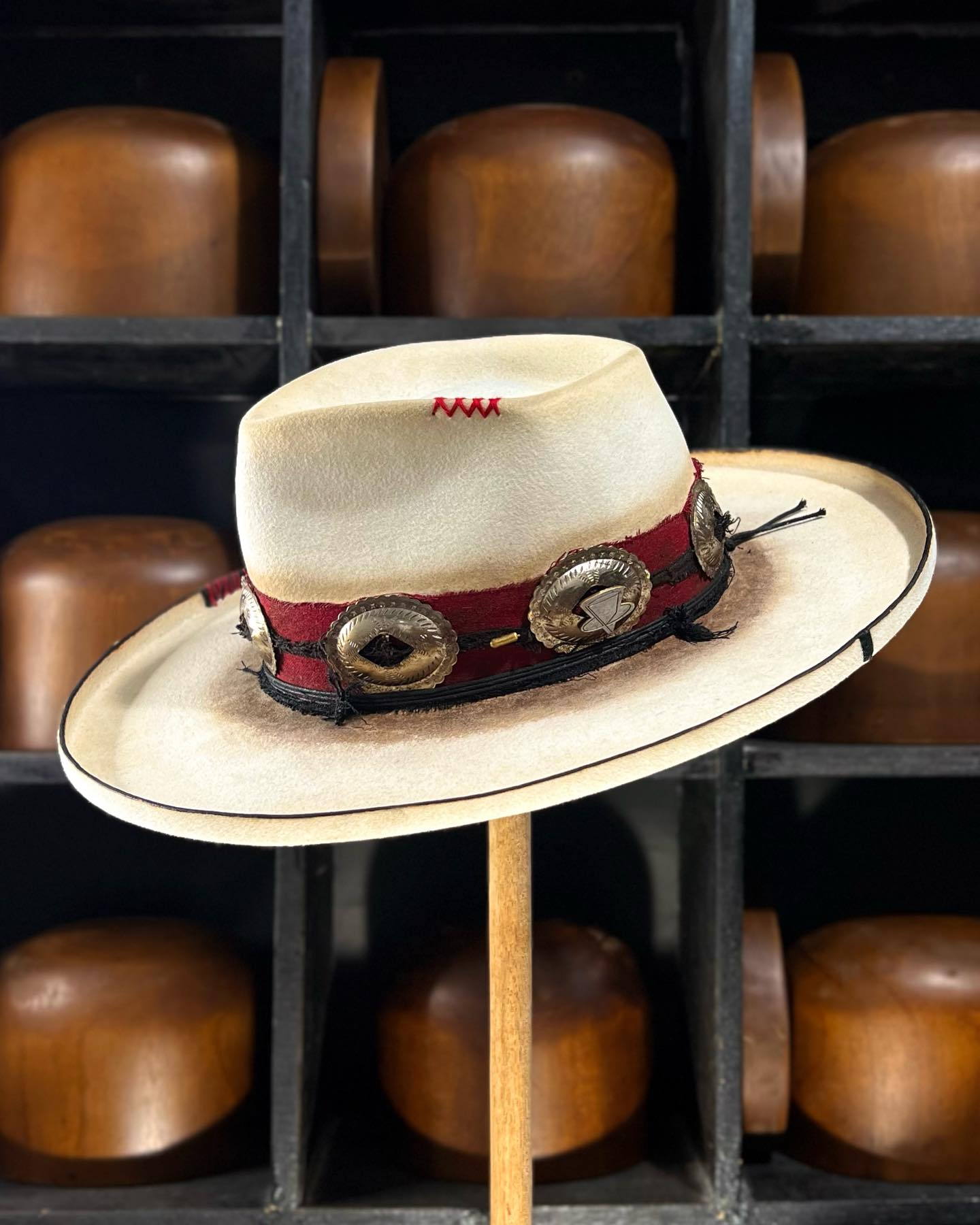 White Fedora – Crimson Confidence