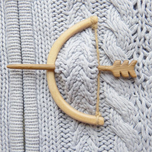 🔥LAST DAY 70% OFF🔥BROOCH PIN WITH WOODEN ANIMAL PATTERN (SWEATER CLIP)