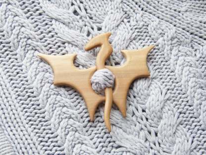 🔥LAST DAY 70% OFF🔥BROOCH PIN WITH WOODEN ANIMAL PATTERN (SWEATER CLIP)