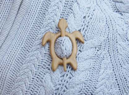 🔥LAST DAY 70% OFF🔥BROOCH PIN WITH WOODEN ANIMAL PATTERN (SWEATER CLIP)