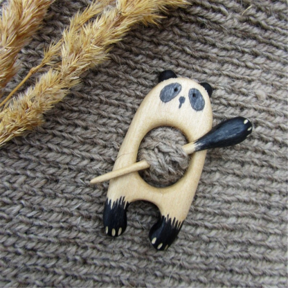 🔥LAST DAY 70% OFF🔥BROOCH PIN WITH WOODEN ANIMAL PATTERN (SWEATER CLIP)