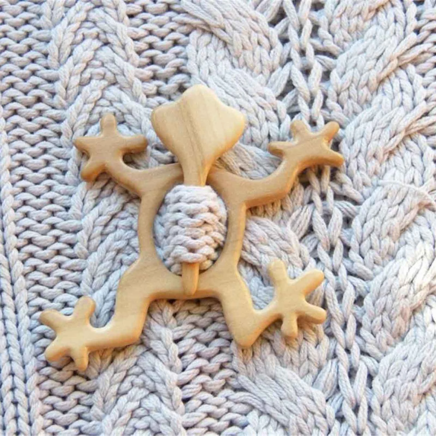 🔥LAST DAY 70% OFF🔥BROOCH PIN WITH WOODEN ANIMAL PATTERN (SWEATER CLIP)