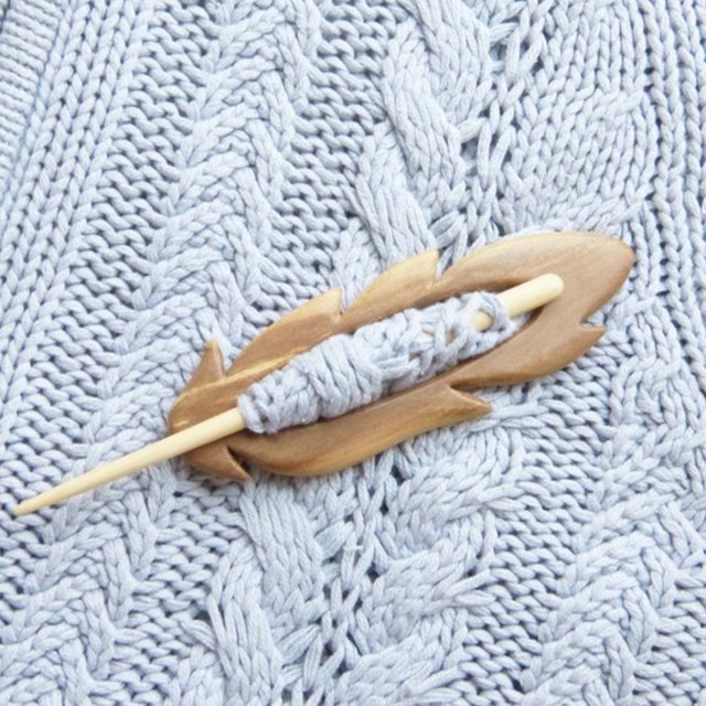 🔥LAST DAY 70% OFF🔥BROOCH PIN WITH WOODEN ANIMAL PATTERN (SWEATER CLIP)