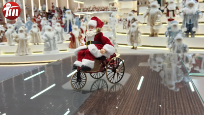 2026 Xmas Handmade Resin Santa Claus Riding a Tricycle Christmas Gift Handicraft Polyresin Santa Claus for Indoor Decoration