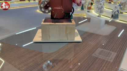 30CM Xmas Handmade Resin Santa Claus Doll WITH FILM PROJECTOR Handicraft Polyresin Christmas Santa Claus Indoor Decoration