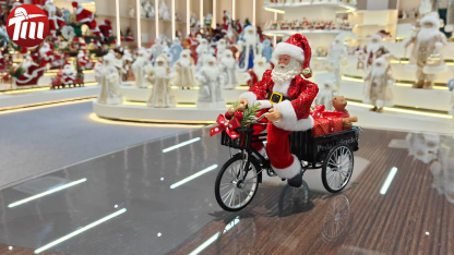 2026 Xmas Handmade Resin Santa Claus Doll with a Tricycle Christmas Gift Handicraft Polyresin Santa Claus Indoor Decoration