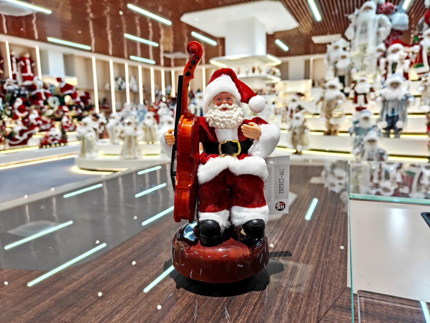Modern Musical Polyresin Santa Claus Figurine 7Inch Eco Friendly Christmas Indoor Decoration Gift