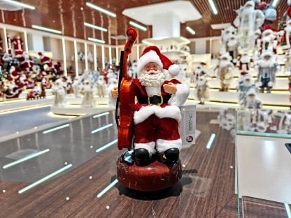 Modern Musical Polyresin Santa Claus Figurine 7Inch Eco Friendly Christmas Indoor Decoration Gift