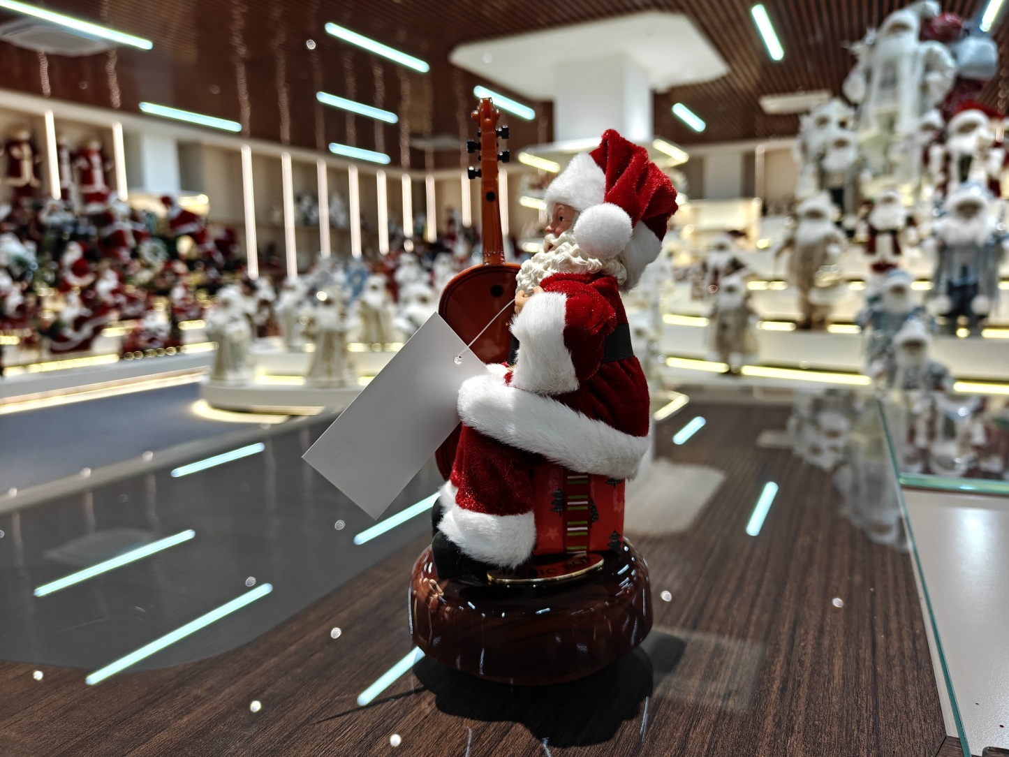 Modern Musical Polyresin Santa Claus Figurine 7Inch Eco Friendly Christmas Indoor Decoration Gift