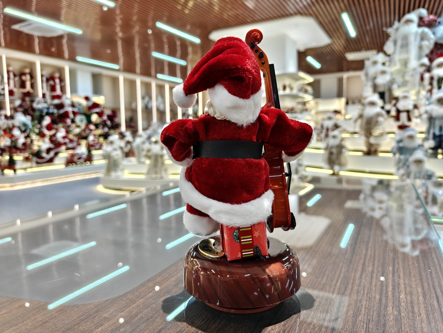 Modern Musical Polyresin Santa Claus Figurine 7Inch Eco Friendly Christmas Indoor Decoration Gift