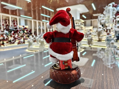 Modern Musical Polyresin Santa Claus Figurine 7Inch Eco Friendly Christmas Indoor Decoration Gift