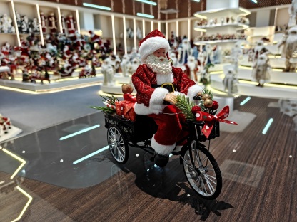 2026 Xmas Handmade Resin Santa Claus Doll with a Tricycle Christmas Gift Handicraft Polyresin Santa Claus Indoor Decoration