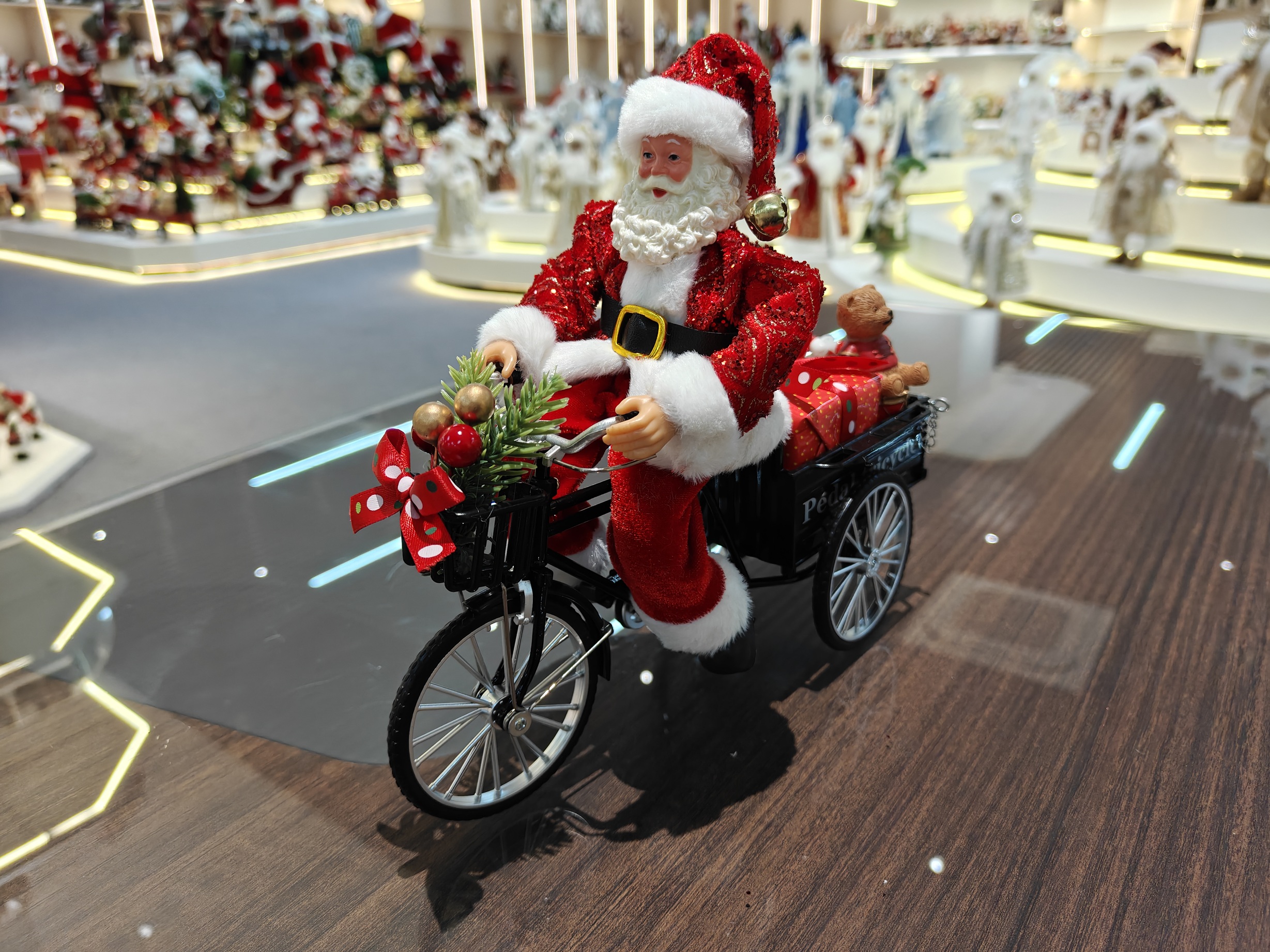 2026 Xmas Handmade Resin Santa Claus Doll with a Tricycle Christmas Gift Handicraft Polyresin Santa Claus Indoor Decoration