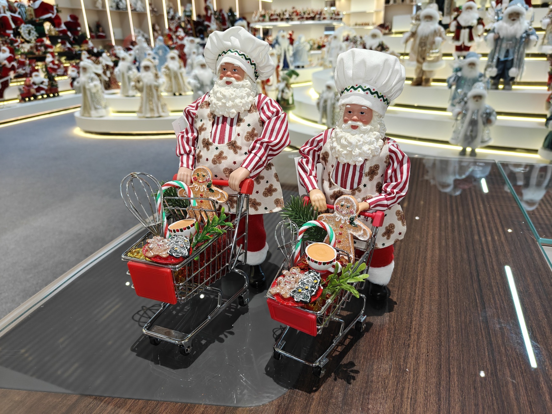 9~12" Modern Santa Claus Chef Christmas Gifts Shopping Malls Shopping Cart Christmas Polyresin Santa Claus Indoor Decoration