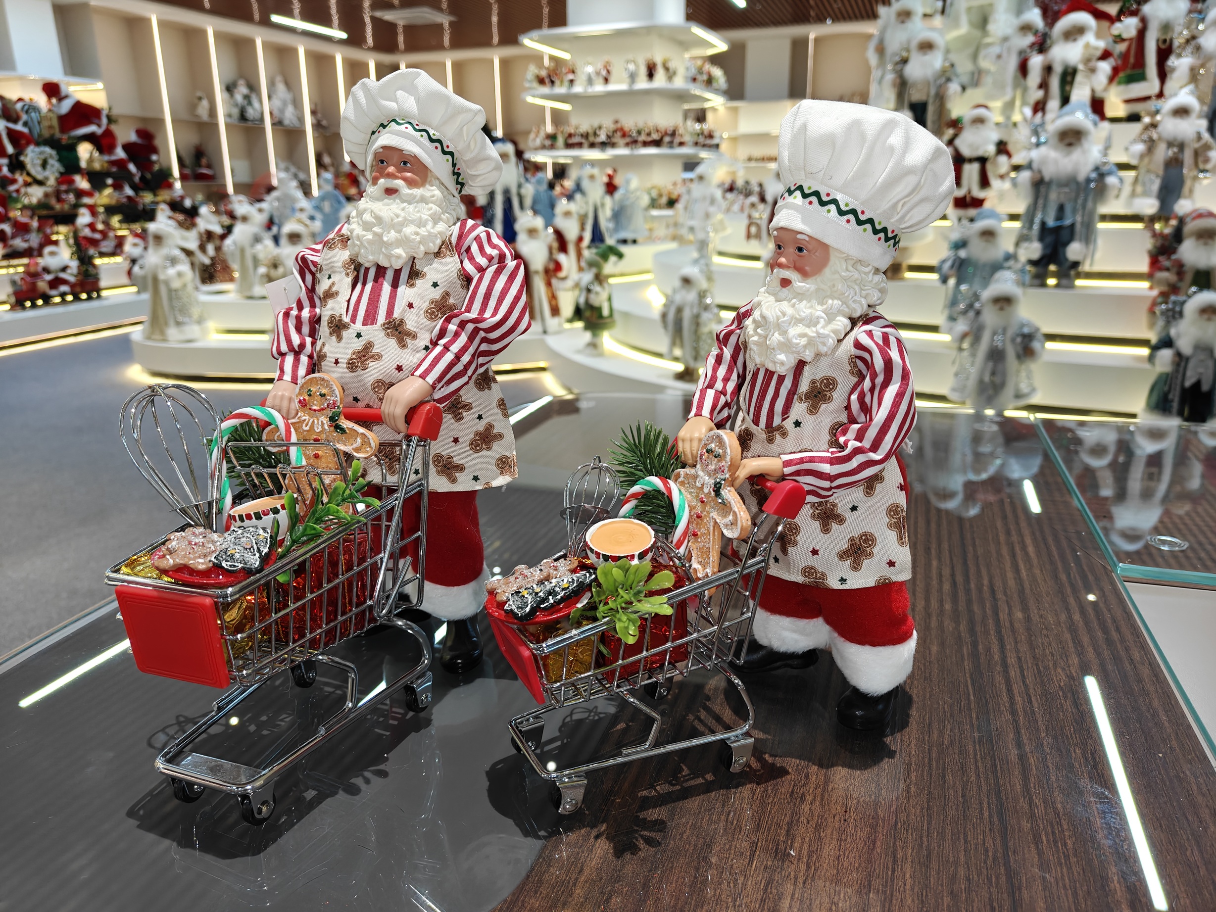 9~12" Modern Santa Claus Chef Christmas Gifts Shopping Malls Shopping Cart Christmas Polyresin Santa Claus Indoor Decoration