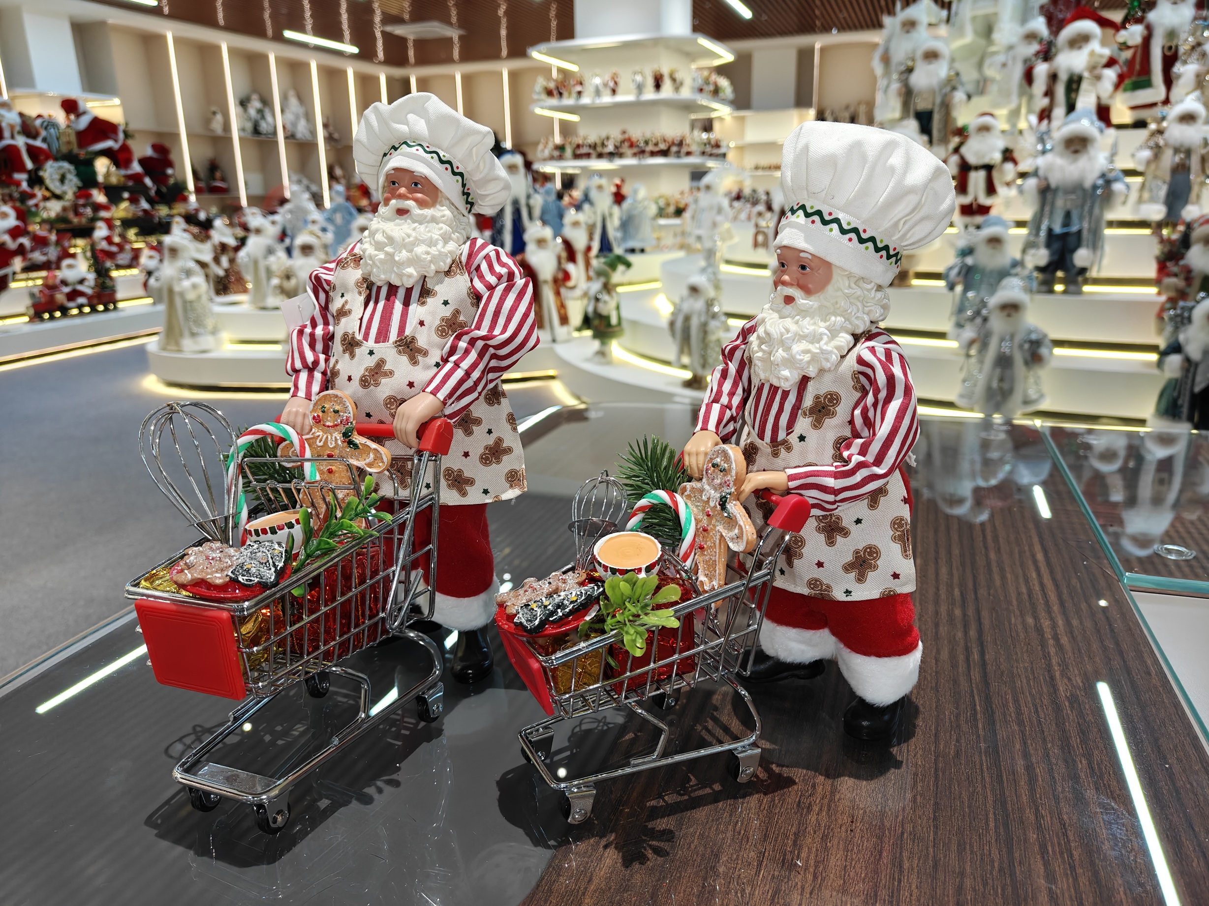 9~12" Modern Santa Claus Chef Christmas Gifts Shopping Malls Shopping Cart Christmas Polyresin Santa Claus Indoor Decoration