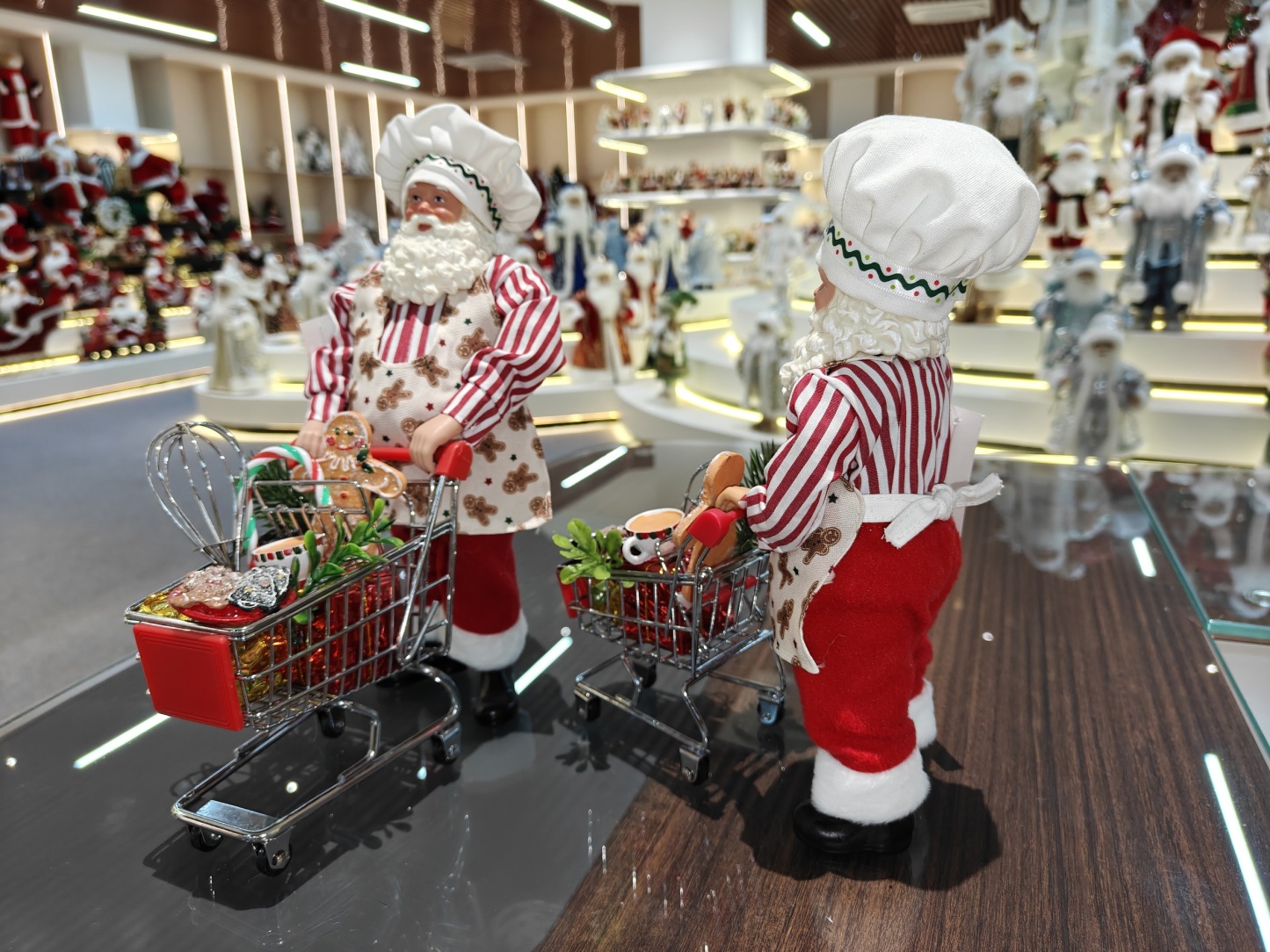 9~12" Modern Santa Claus Chef Christmas Gifts Shopping Malls Shopping Cart Christmas Polyresin Santa Claus Indoor Decoration