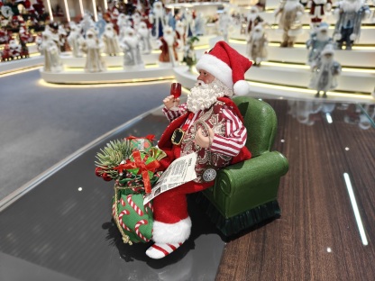 Xmas Handmade Classic Santa Claus Doll Sitting on Sofa Figurine 9Inch Polyester & Fabric Christmas Gifts Indoor Decoration