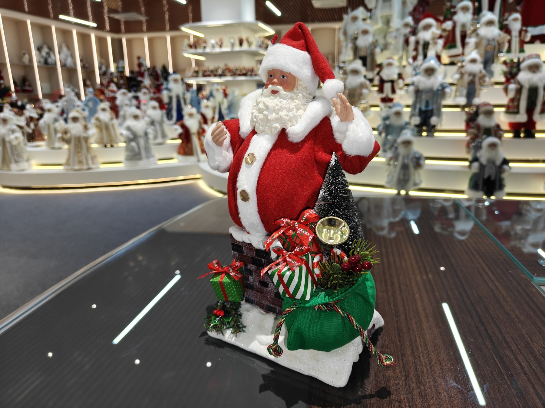 11" Classic SANTA CLAUS Doll Climbing Out of Chimney Handmade Figurine Christmas Gifts Polyester&Fabric Indoor Decoration