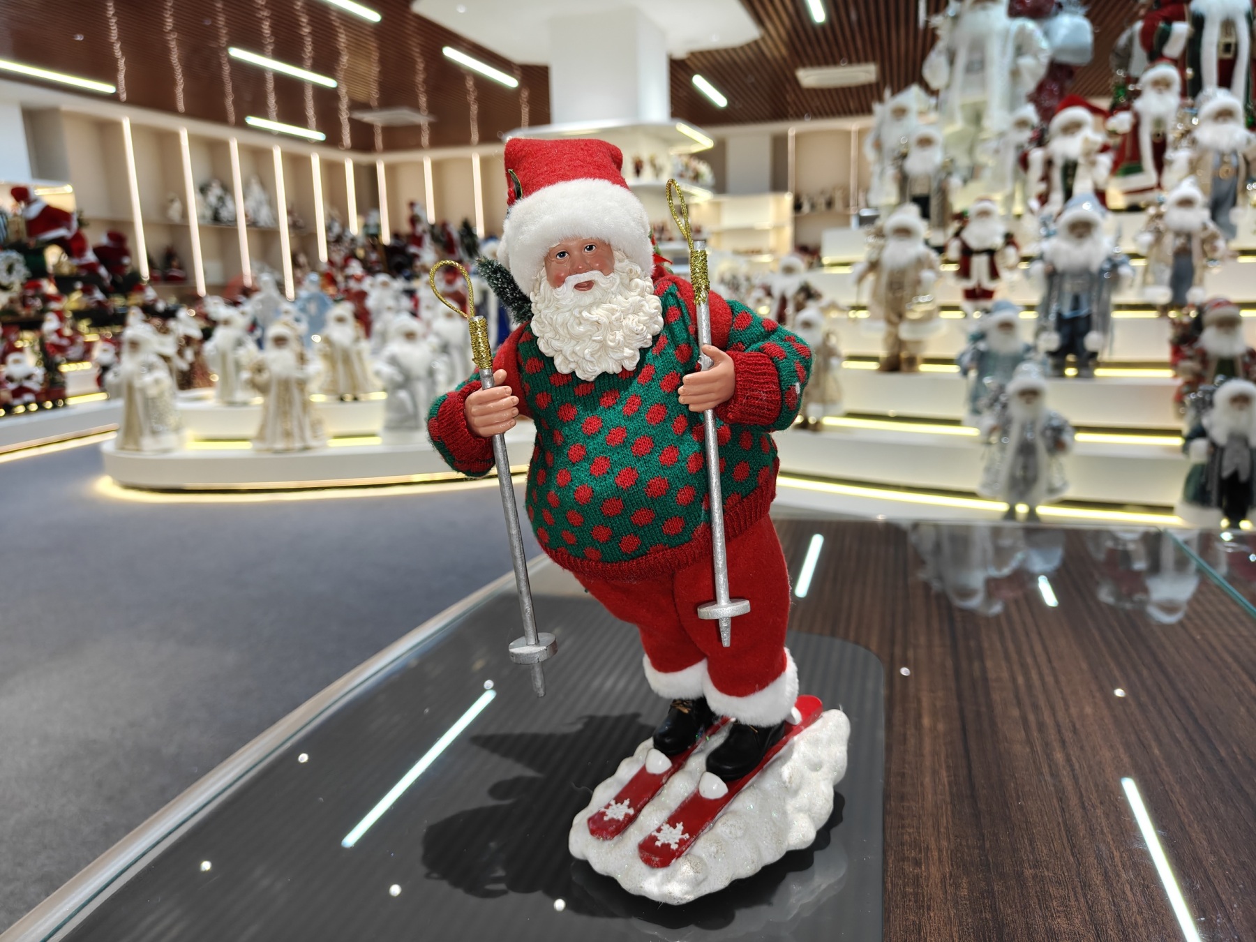11" Casual Style Skiing SANTA CLAUS Doll Xmas Handmade Figurine Christmas Gifts Polyresin Santa Claus for Indoor Decoration