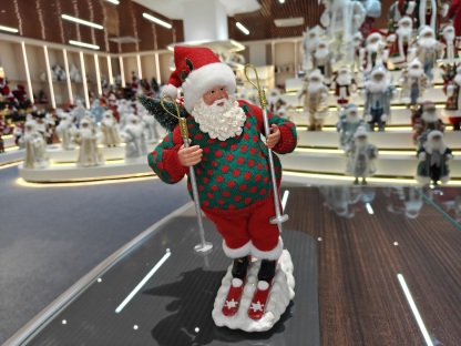 11" Casual Style Skiing SANTA CLAUS Doll Xmas Handmade Figurine Christmas Gifts Polyresin Santa Claus for Indoor Decoration
