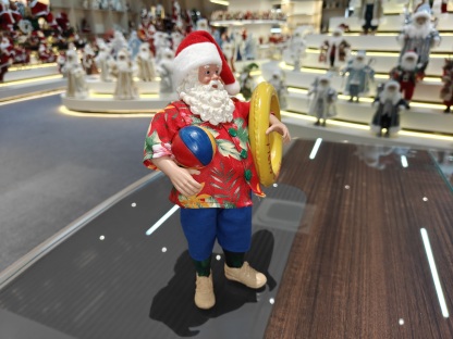 12inch Polyester Fabric Eco-Friendly Handicraft Durable Christmas Santa Claus Ornaments Vacation-style Santa Decor Xmas Figurine