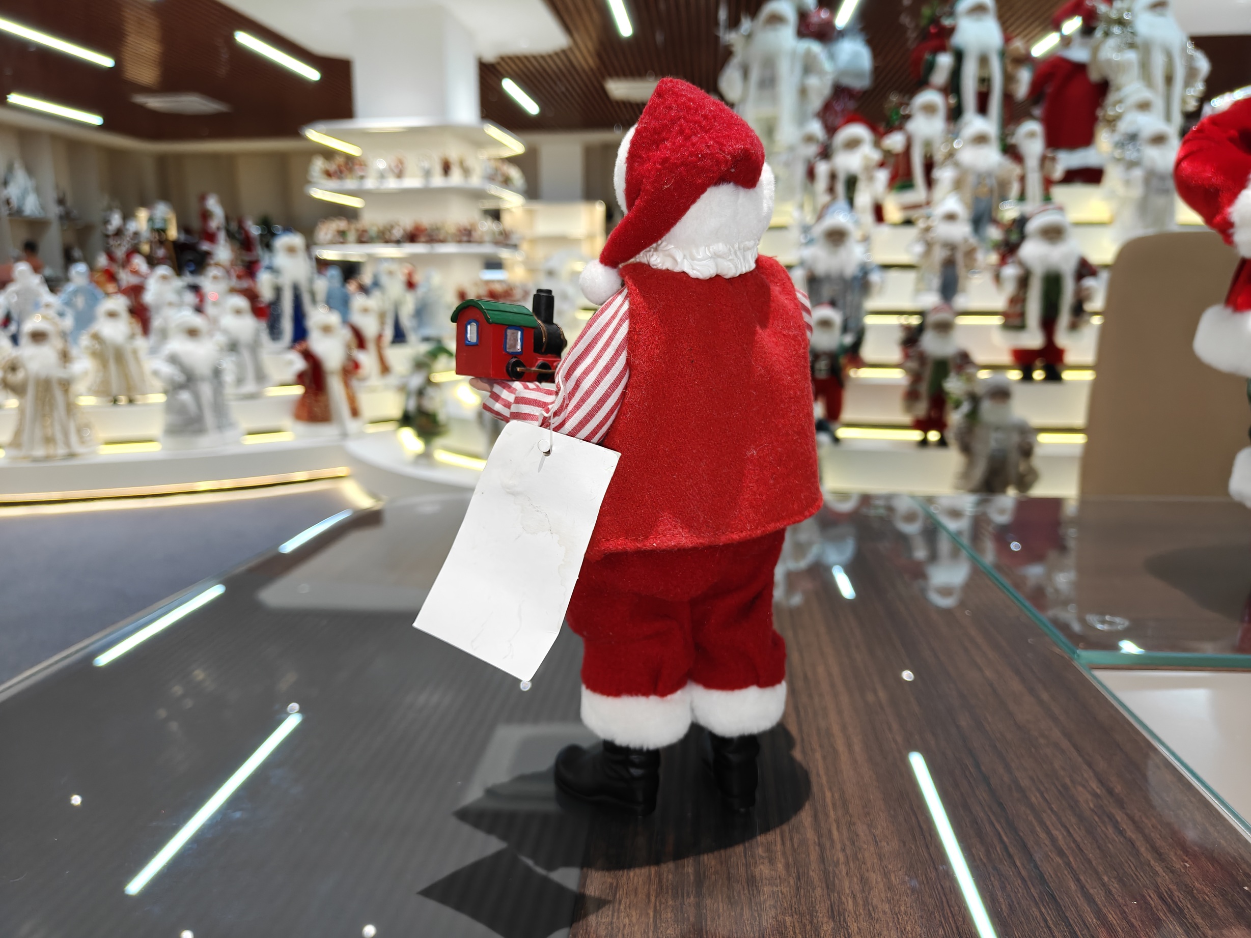 11" STANDING SANTA CLAUS Painter with Paintbrush and Toy Train Xmas Gifts Polyresin Santa Claus Doll for Indoor Decoration