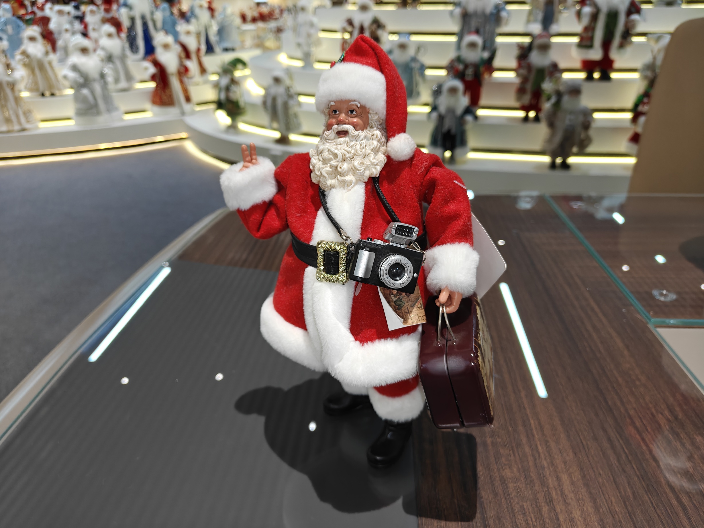 Modern 11" STANDING SANTA CLAUS Traveling with Suitcase and Camera Xmas Gifts Polyresin Santa Claus Doll