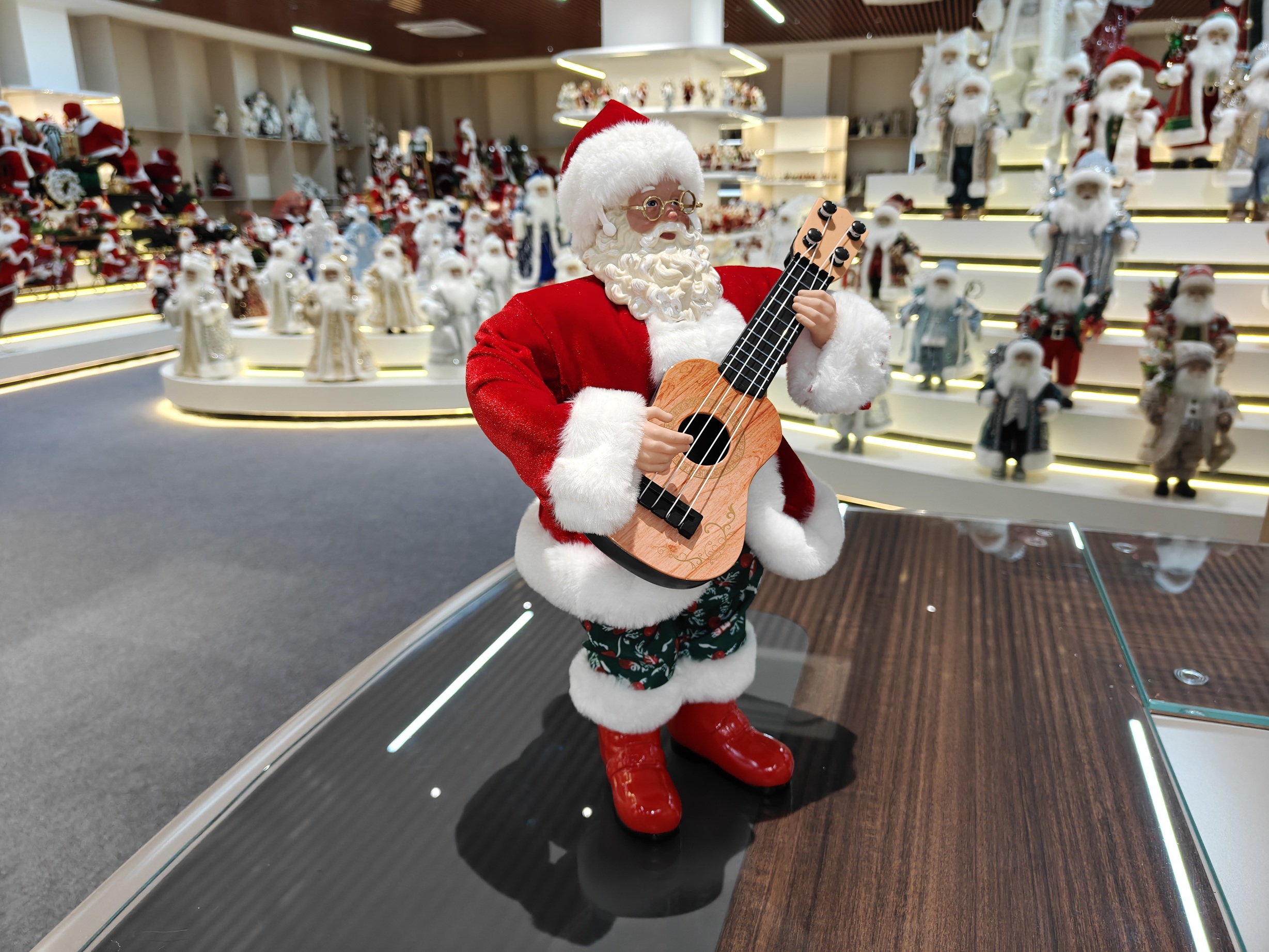 16" Standing SANTA CLAUS with Guitar Xmas Gifts Polyresin Santa Claus Doll for Indoor Decoration