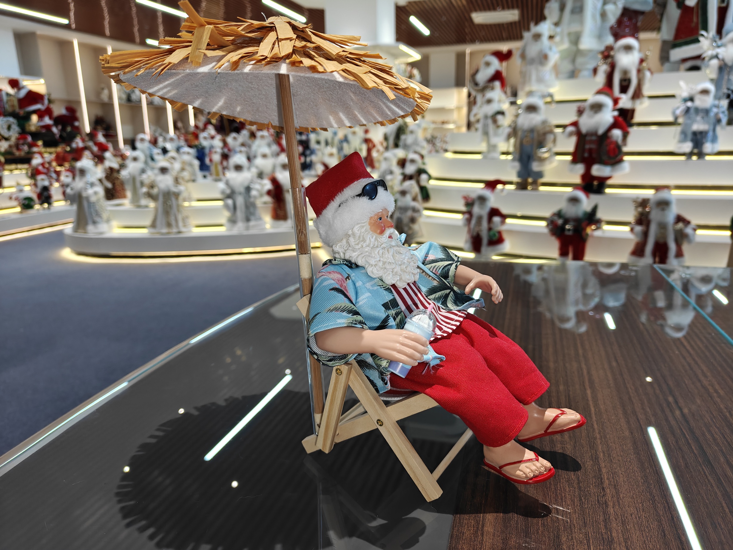 Polyester Fabric Eco Friendly Reusable Santa Claus Christmas Ornaments Beach Leisure Vacation Style Santa Decor Xmas Figurine