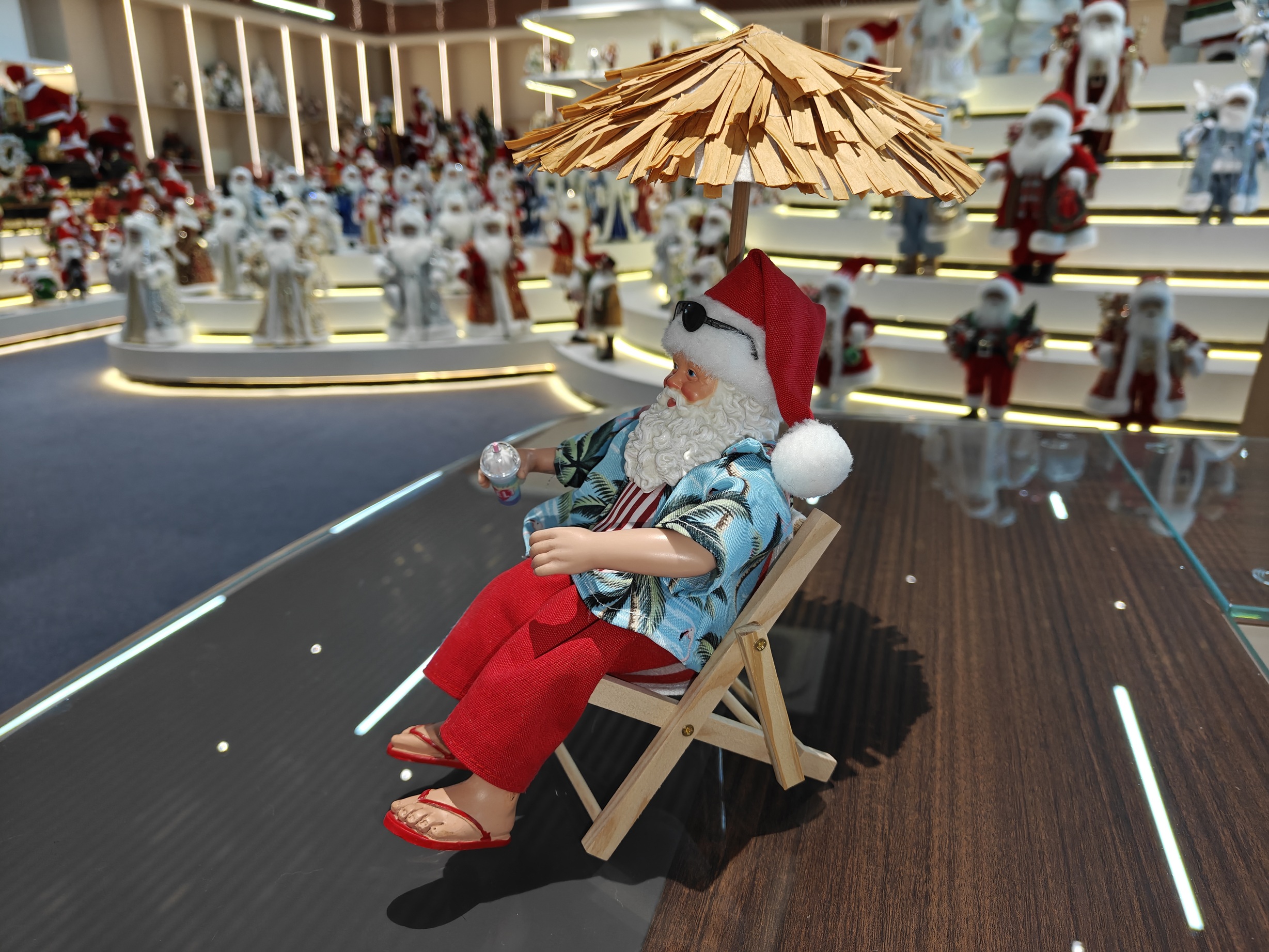 Polyester Fabric Eco Friendly Reusable Santa Claus Christmas Ornaments Beach Leisure Vacation Style Santa Decor Xmas Figurine