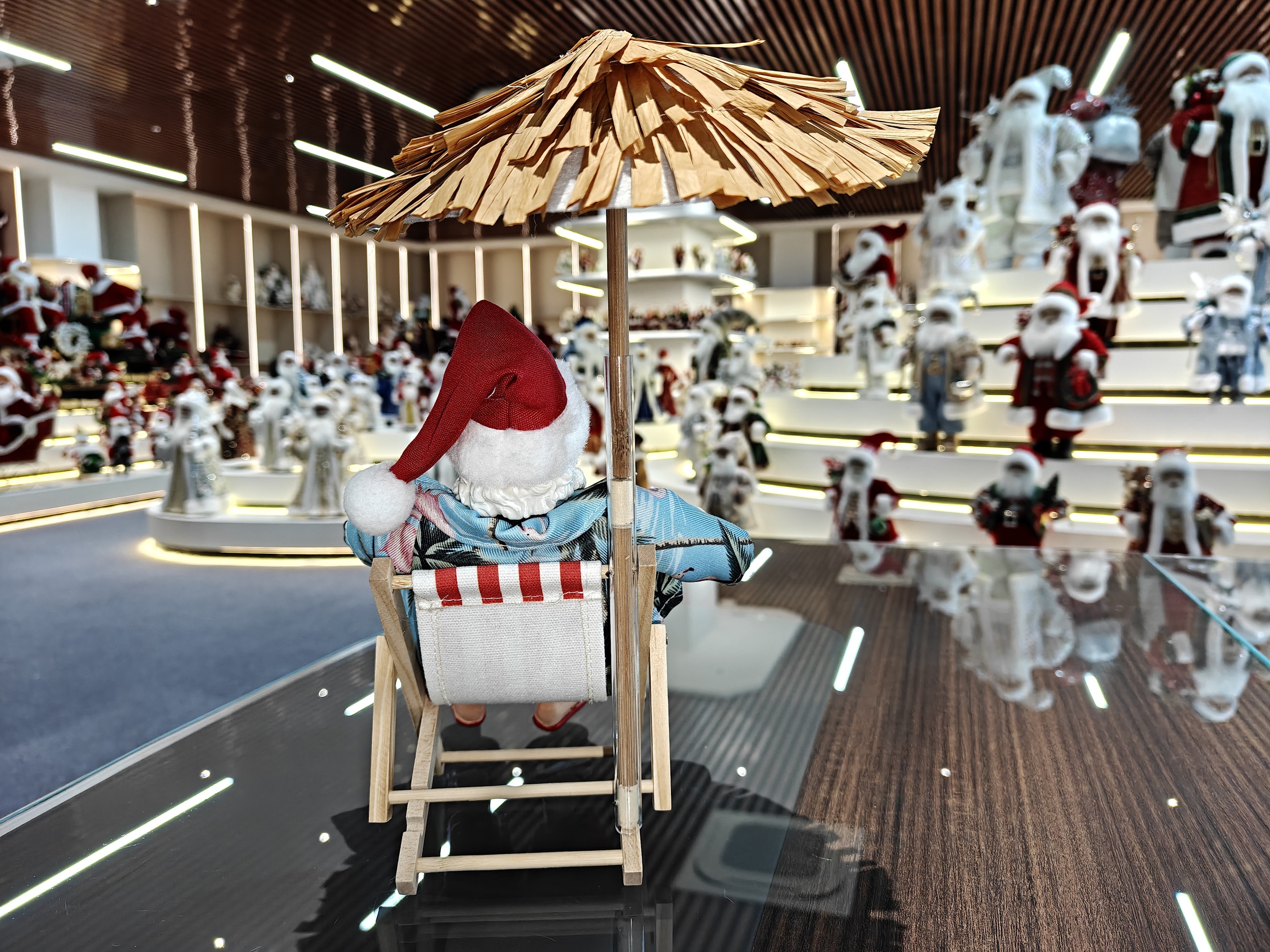 Polyester Fabric Eco Friendly Reusable Santa Claus Christmas Ornaments Beach Leisure Vacation Style Santa Decor Xmas Figurine