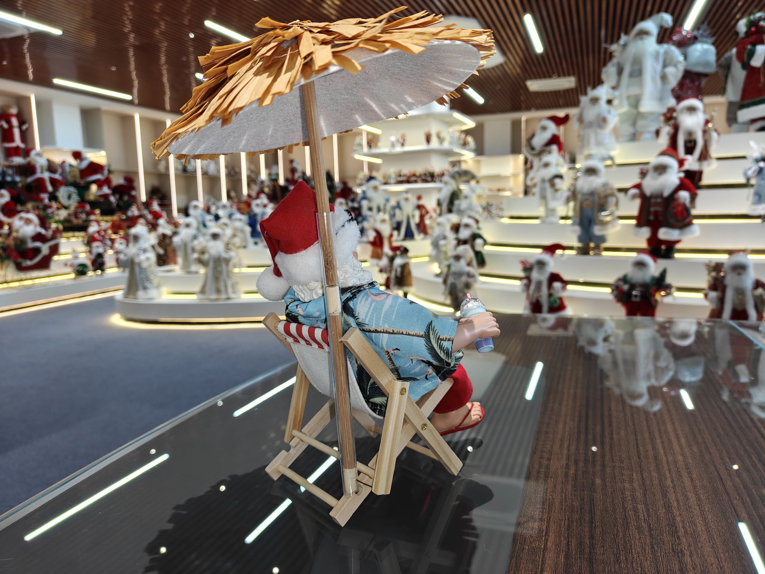 Polyester Fabric Eco Friendly Reusable Santa Claus Christmas Ornaments Beach Leisure Vacation Style Santa Decor Xmas Figurine