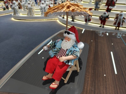 Polyester Fabric Eco Friendly Reusable Santa Claus Christmas Ornaments Beach Leisure Vacation Style Santa Decor Xmas Figurine