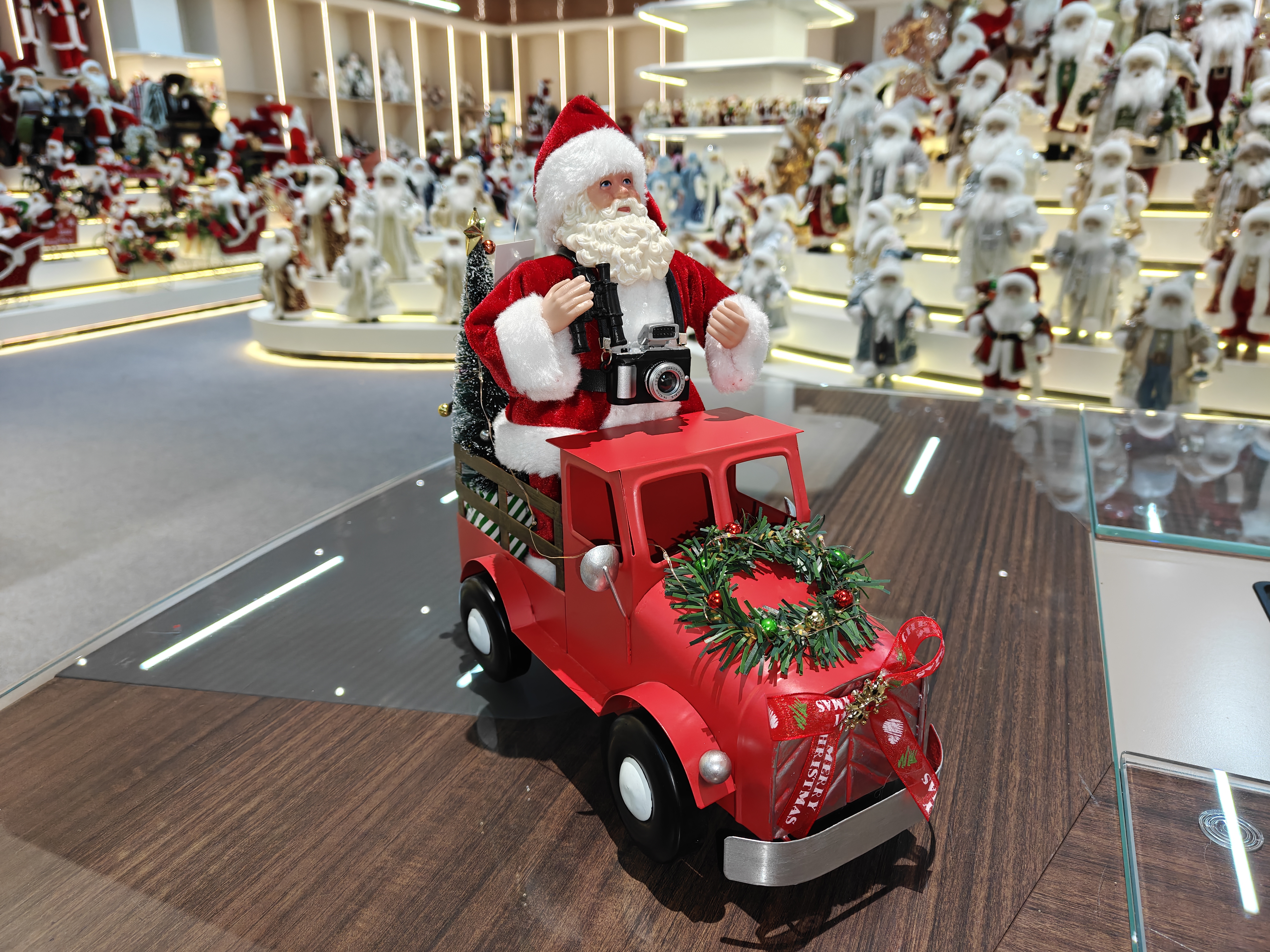 2027 New Xmas Modern Electric Music&Light Santa Claus Doll Truck Red Small Indoor Christmas Decoration Factory for Navidad