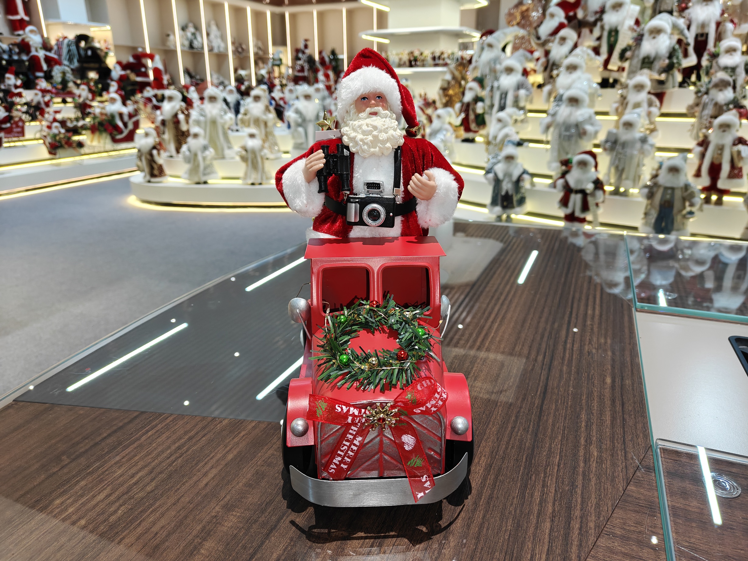 2027 New Xmas Modern Electric Music&Light Santa Claus Doll Truck Red Small Indoor Christmas Decoration Factory for Navidad