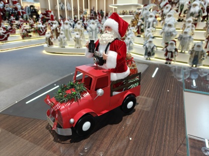2027 New Xmas Modern Electric Music&Light Santa Claus Doll Truck Red Small Indoor Christmas Decoration Factory for Navidad
