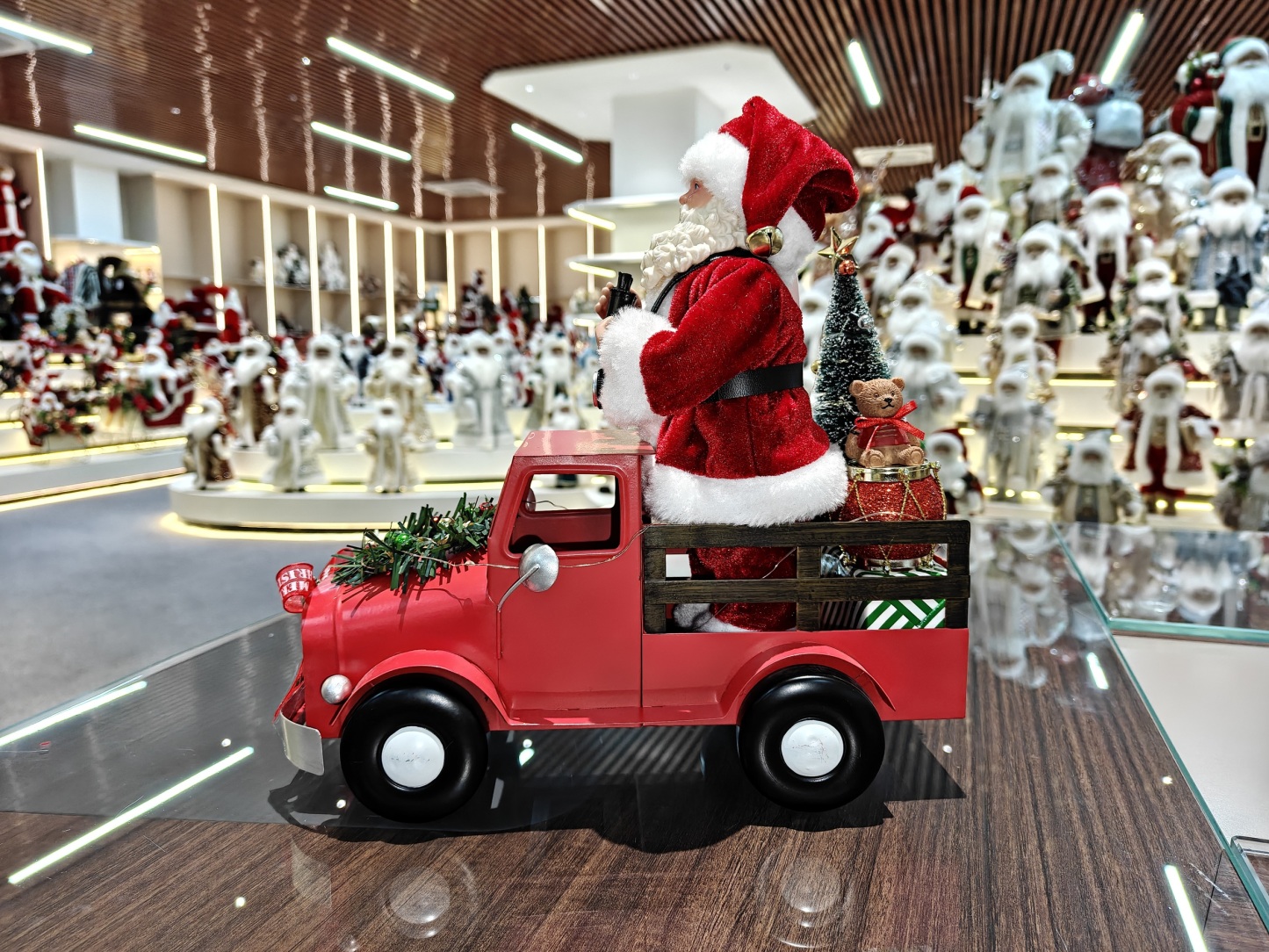 2027 New Xmas Modern Electric Music&Light Santa Claus Doll Truck Red Small Indoor Christmas Decoration Factory for Navidad