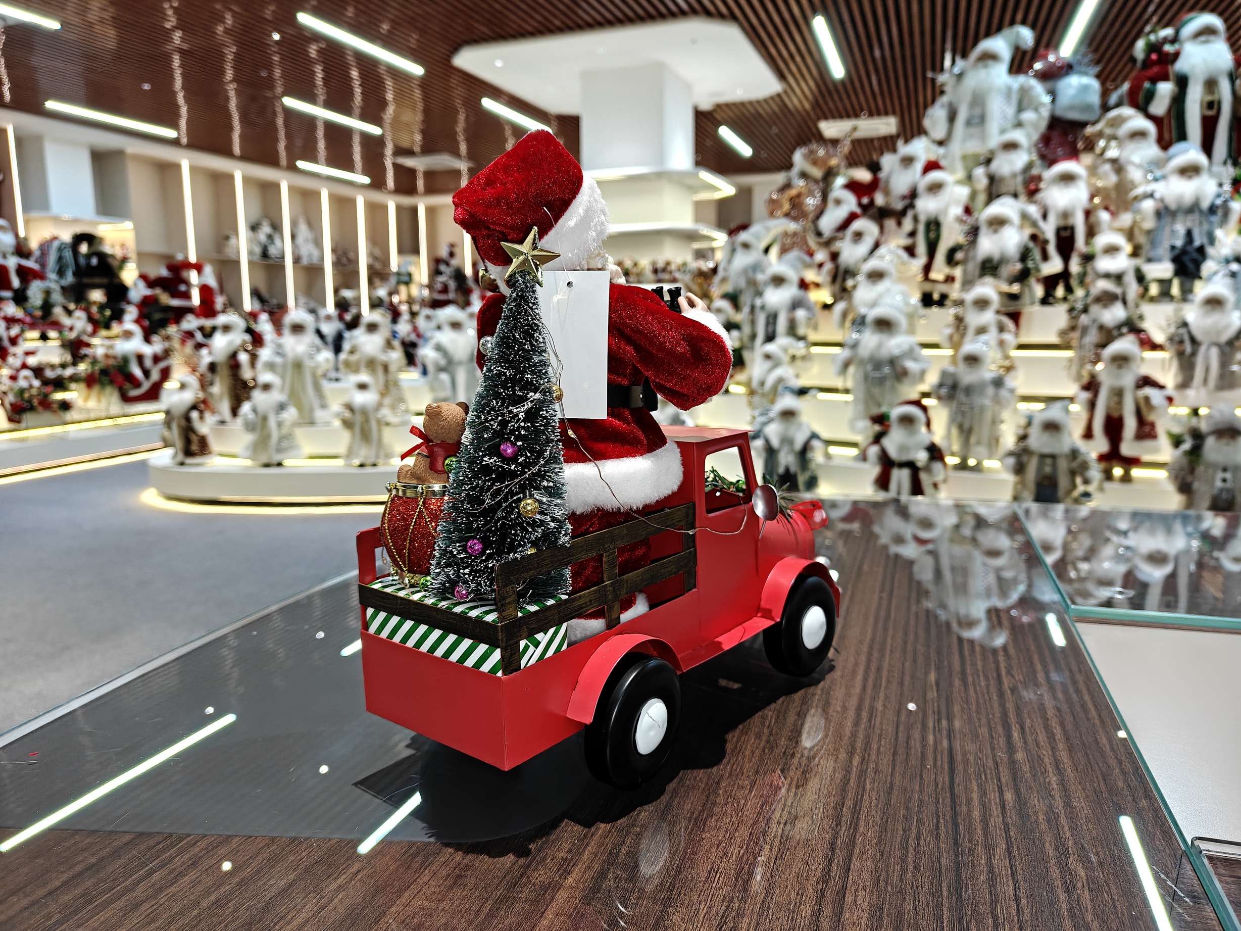 2027 New Xmas Modern Electric Music&Light Santa Claus Doll Truck Red Small Indoor Christmas Decoration Factory for Navidad