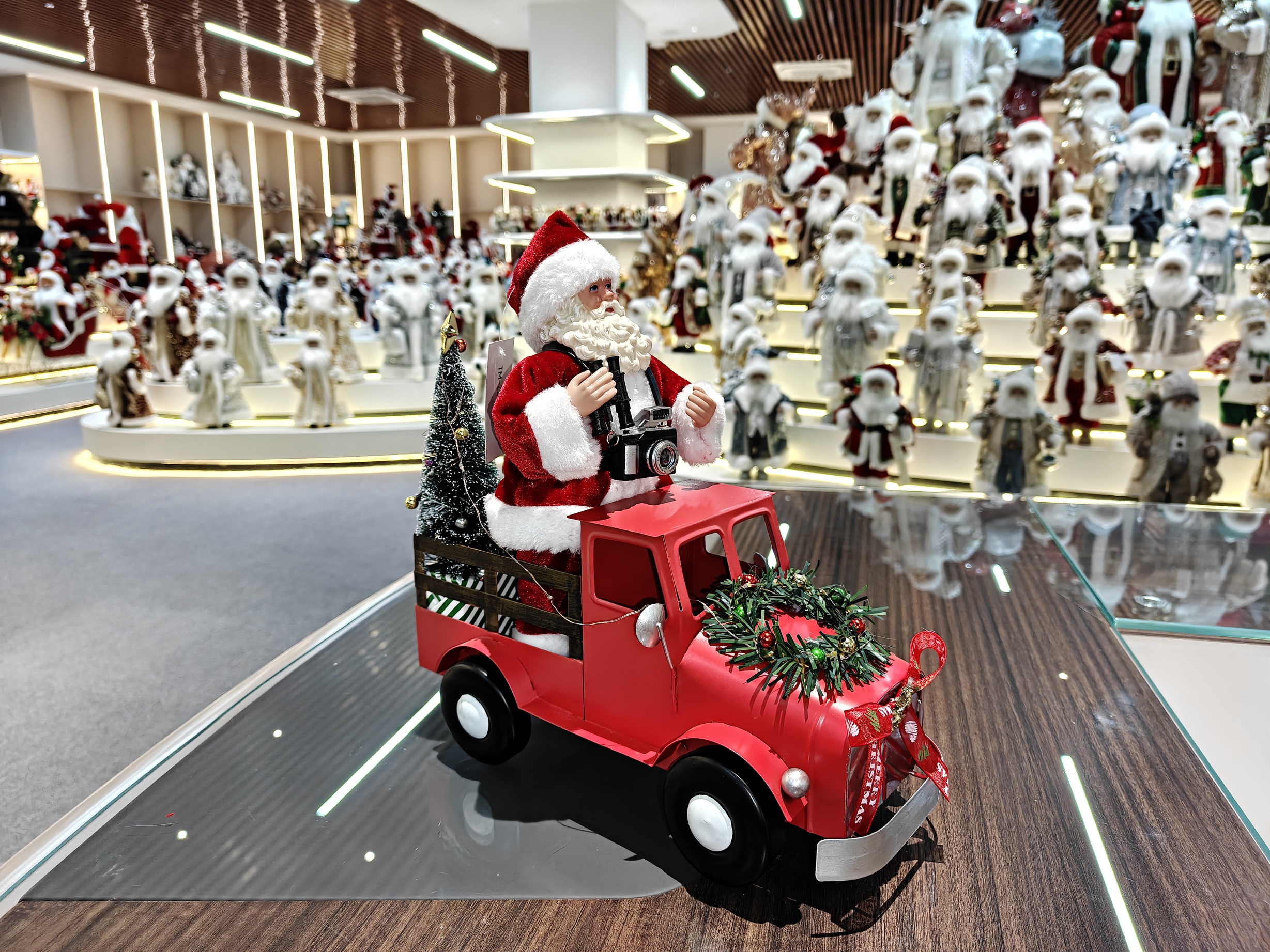 2027 New Xmas Modern Electric Music&Light Santa Claus Doll Truck Red Small Indoor Christmas Decoration Factory for Navidad